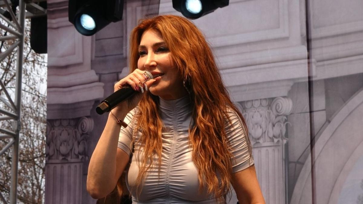 Hande Yener'in makyajsz hali ka oyunu balatt! Ne yapacan bilemedi