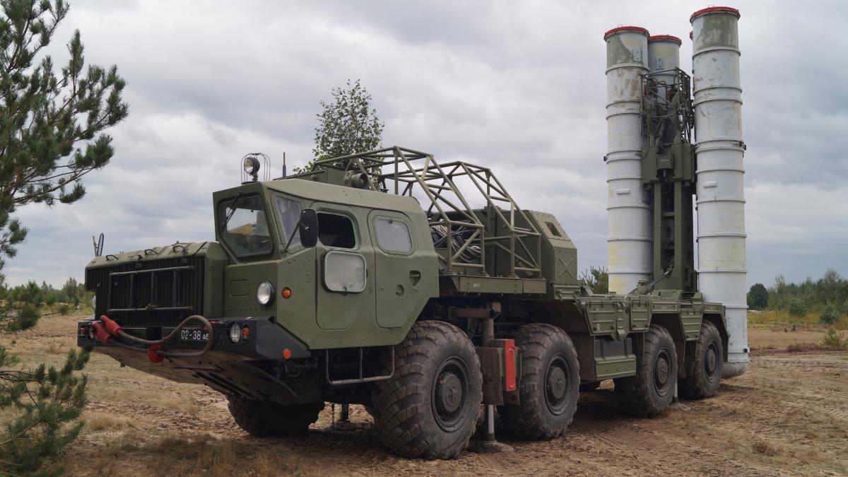 Yunanistan Ukrayna'ya S-300 gndermeyeceini aklad