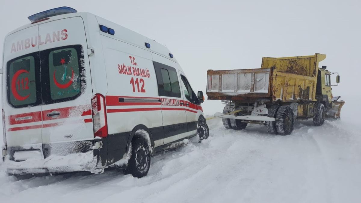 Ardahan'da kar ve tipi nedeniyle mahsur kalan aralar kurtarld
