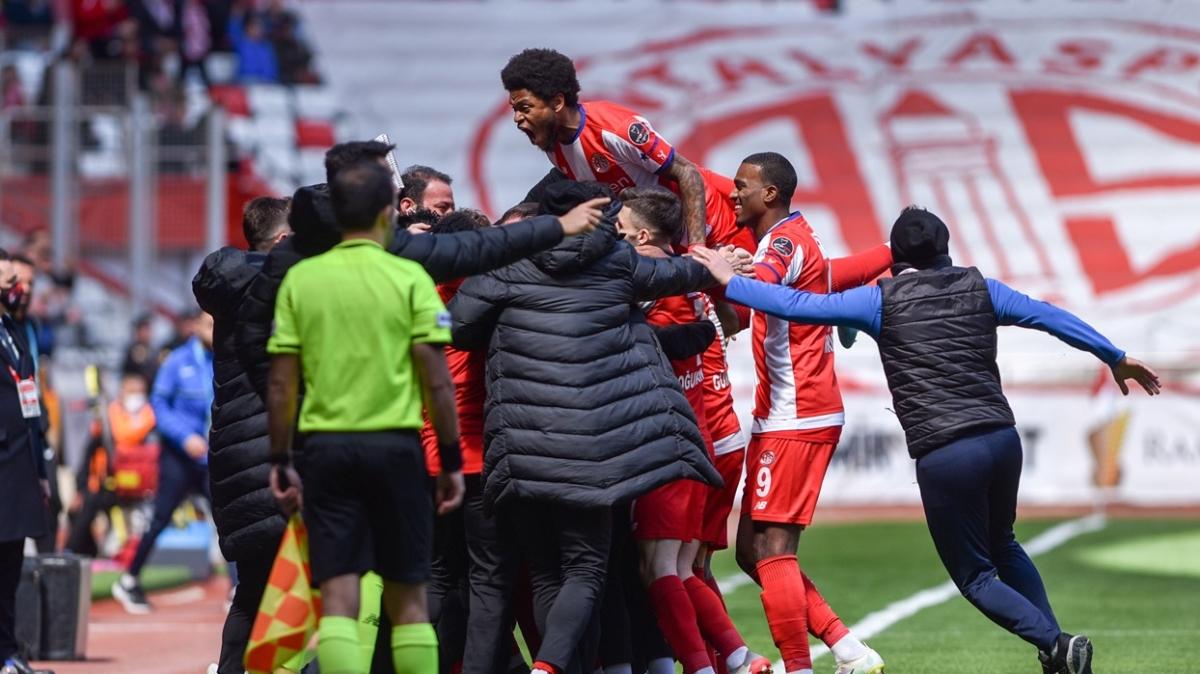 Antalyaspor'un son kurban Giresunspor! Tam 5 gol