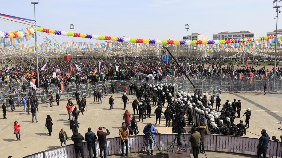 Son dakika haberi: HDP'nin Diyarbakr'daki Nevruz kutlamalarnda 298 kii gzaltna alnd