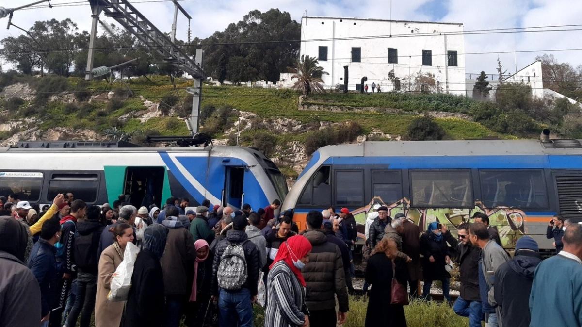 Tunus'ta iki yolcu treni arpt