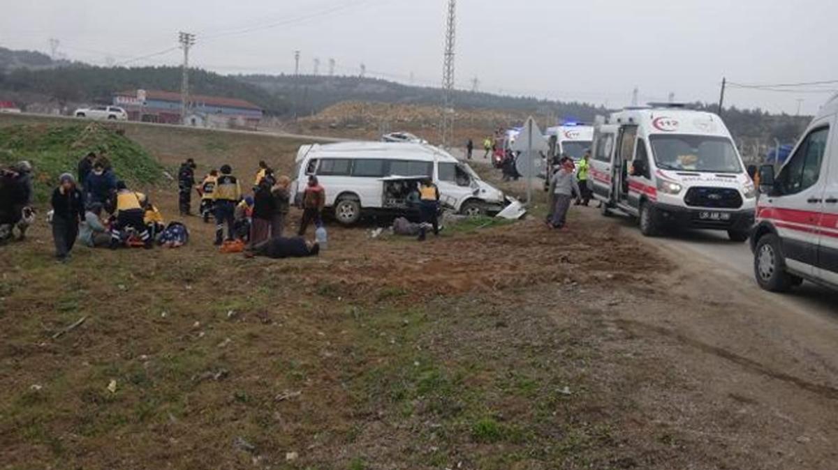 Amasya'da tarm iilerini tayan minibs devrildi: 16 kii yaraland