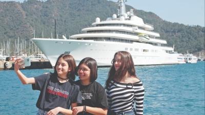 Oligark�n yat�na Marmaris'te b�y�k ilgi