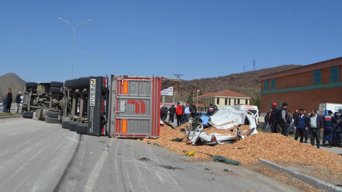 Kontrolden kan tr otomobilin zerine devrildi: 1 kii hayatn kaybetti