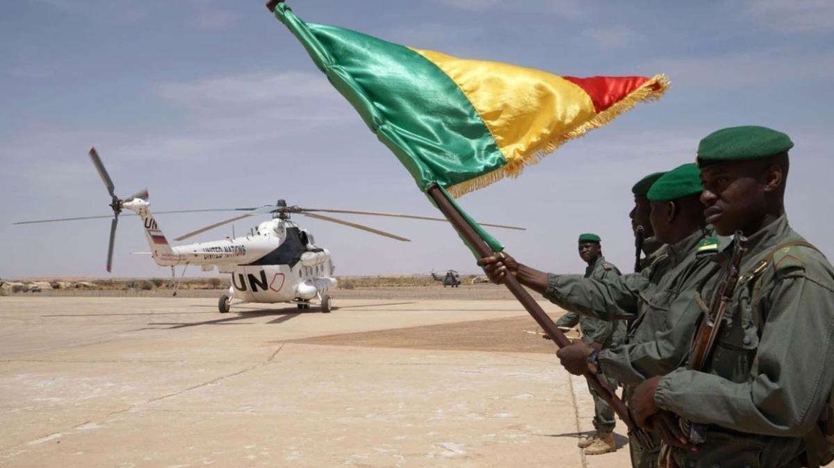 Rusya tarafndan gnderilen askeri ekipmanlar Mali'ye ulat