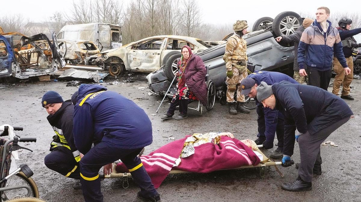 Ukrayna enkaza dnyor! ekilen Rus gler geride trajedi brakyor