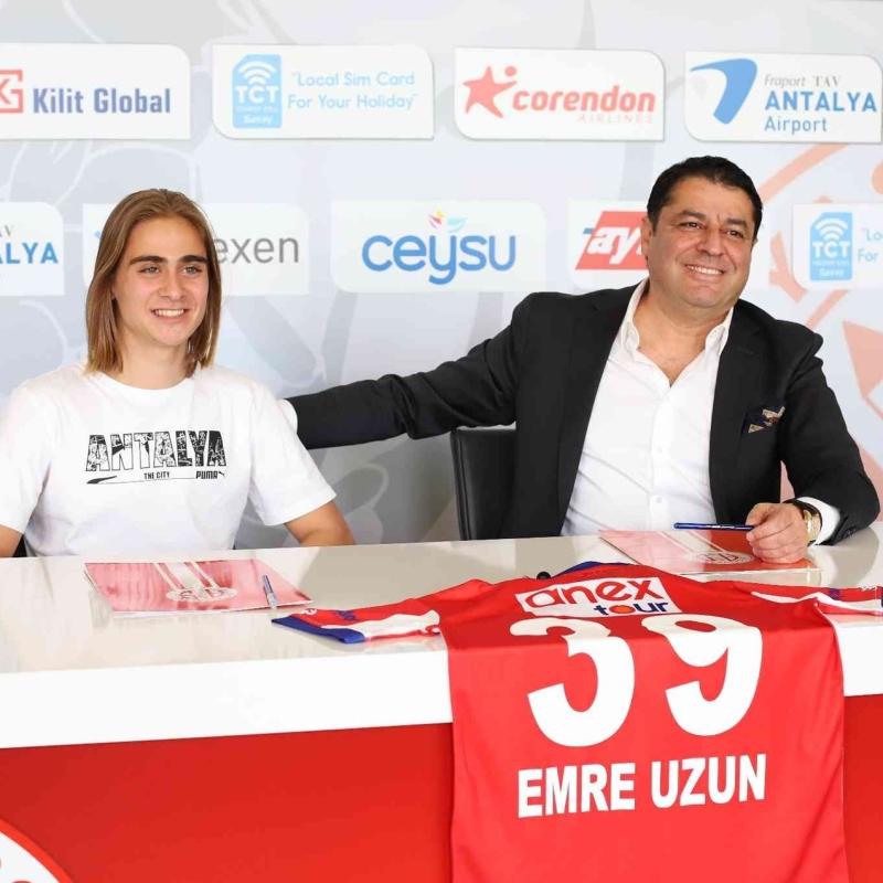 Antalyaspor genç yıldızıyla sözleşme imzaladı