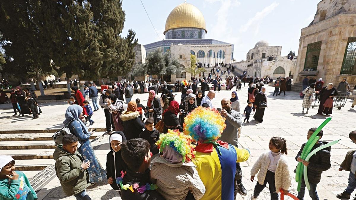 Mescid-i Aksa'da her gn Ramazan elencesi! Teravih namaz dayanma getirir