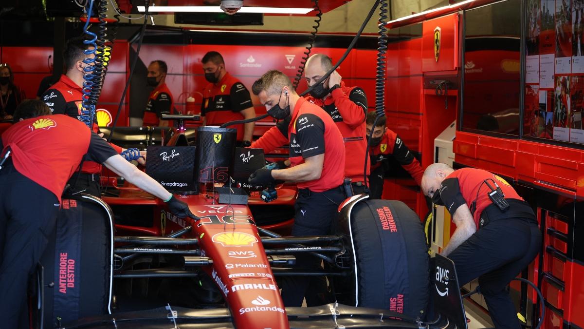 F1 Avustralya GP'sinde pole pozisyonu Charles Leclerc'in