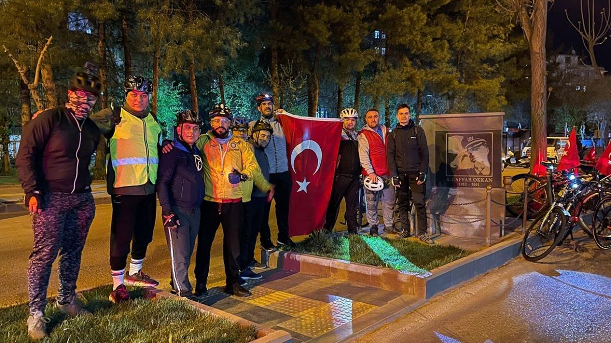 Diyarbakr'da bir grup bisikletli 10 Nisan Polis Haftasn kutlamak iin pedal evirdi