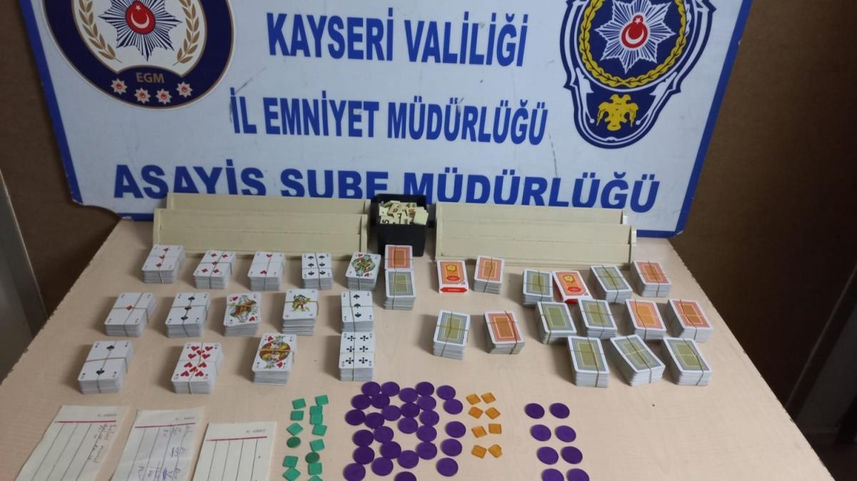 Kayseri'de kumar oynayan 22 kişiye para cezası uygulandı