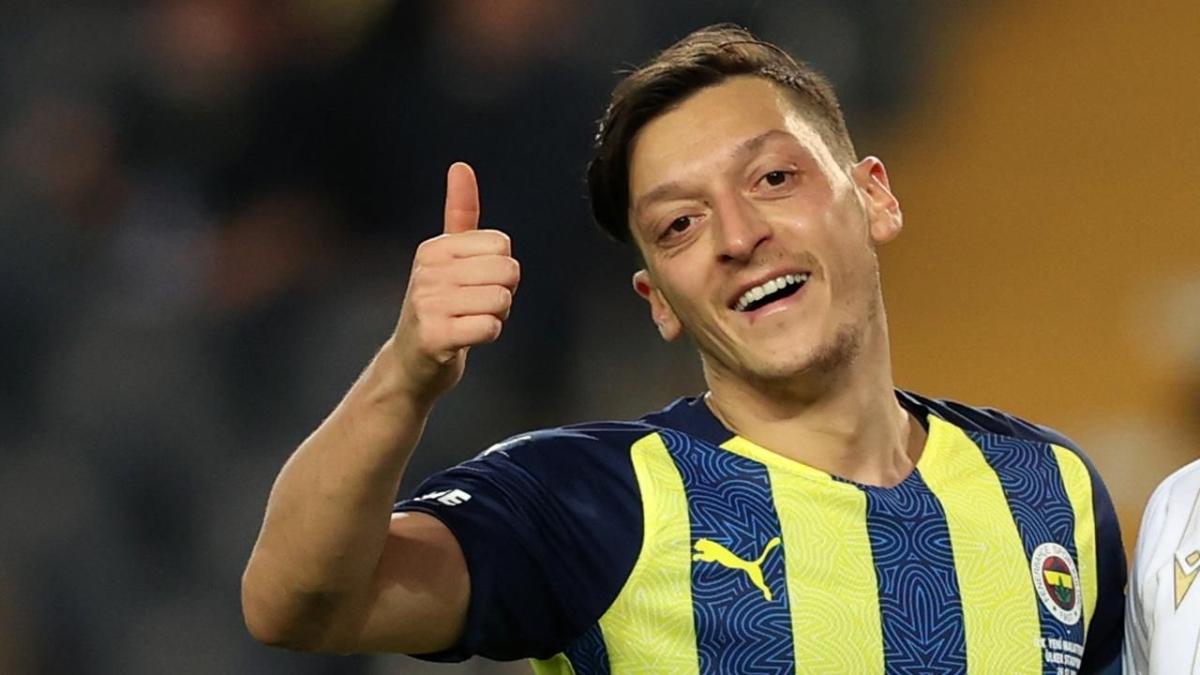 Mesut Özil'den olay Galatasaray galibiyeti paylaşımı
