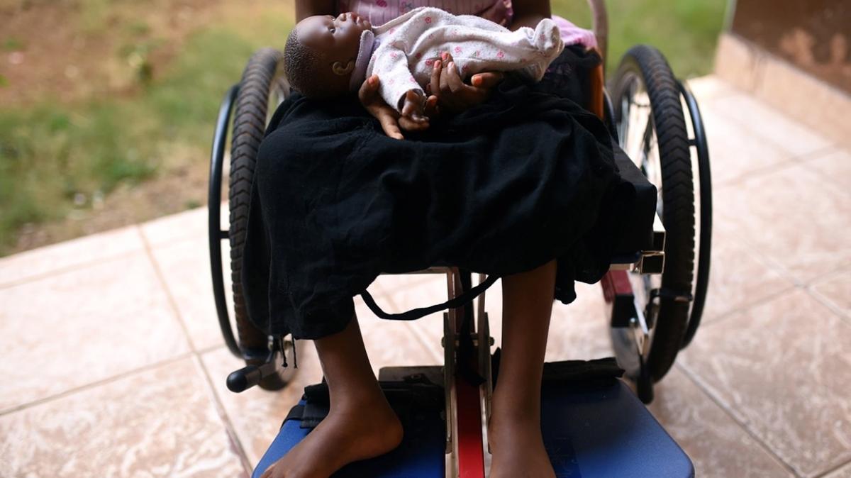 Trk hayrseverler Sierra Leone'deki kimsesiz engelli ocuklara el uzatt