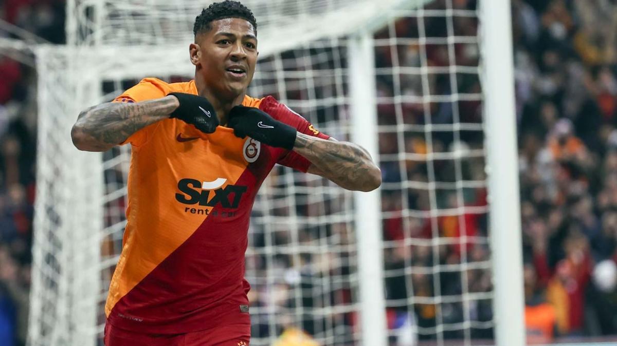 Galatasaray'da derbinin gnah keisi Van Aanholt oldu