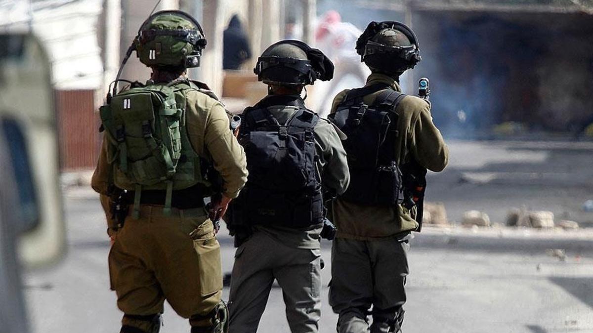 İsrail ordusu 21 Filistinliyi gözaltına aldı