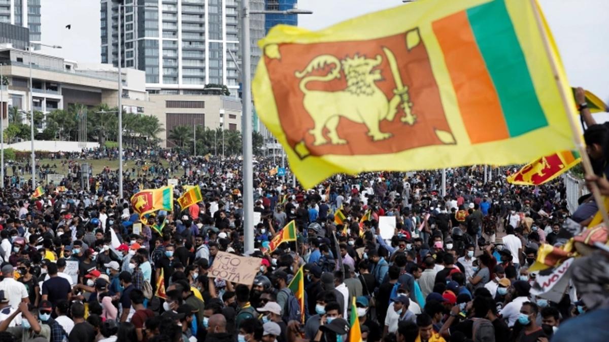 Sri Lanka'da sular durulmuyor! Protestocular ile bar grmesi..