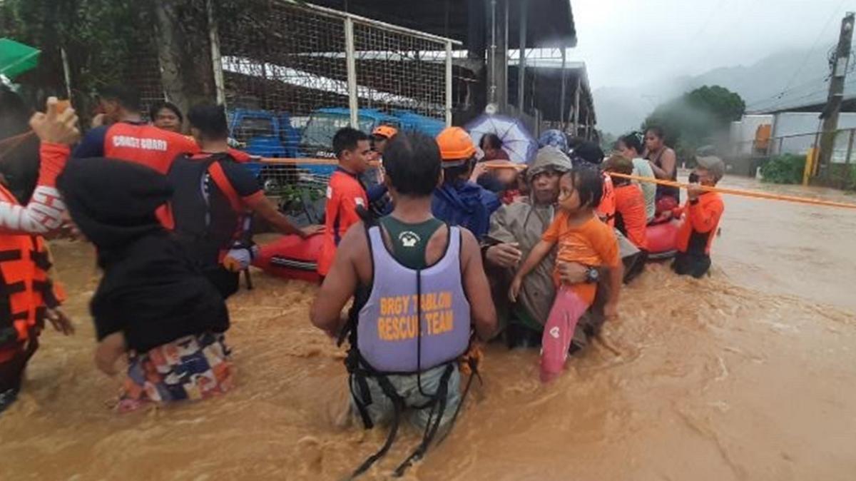 Filipinler'deki sel felaketinde lmler artyor