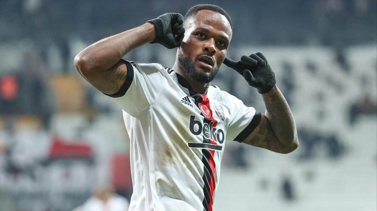 Beşiktaş'ı sarsan haber! Cyle Larin bedavaya Fenerbahçe'ye...