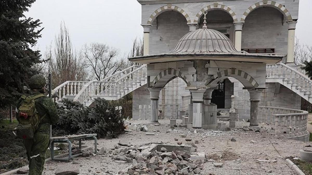 Mariupol'deki Trk camisi atmalarda hasar grd