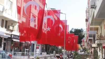 �ocuklar�n �23 Nisan dedesi' Ne g�zel kom�usun sen Salih A�abey!