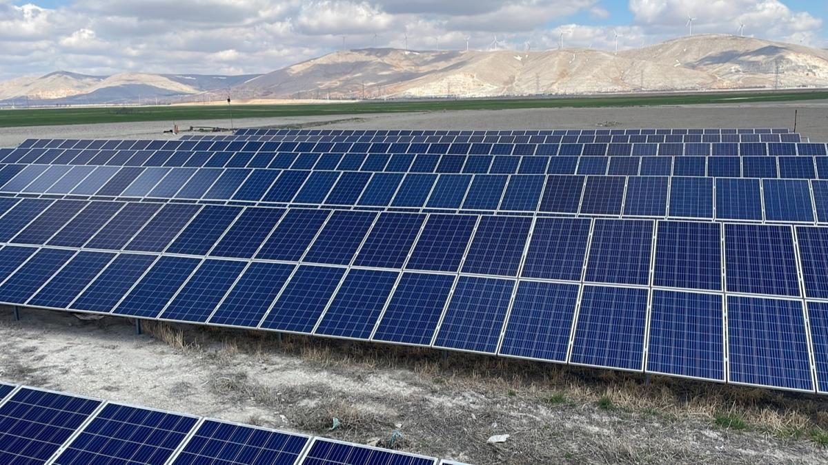Konya'da tarm arazisine 730 gne paneli kurdurdu! Elektrikten yzde 50 tasarruf ediyor