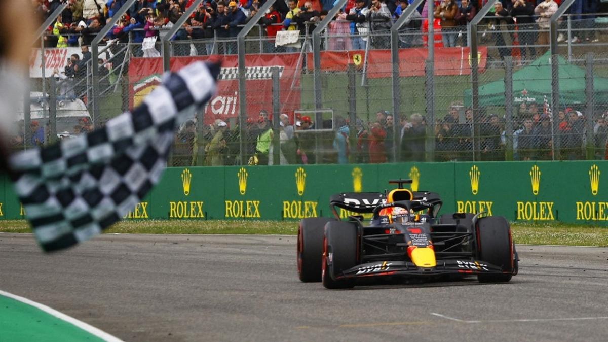 Ferrari evinde hsrana urad! Red Bull'dan duble