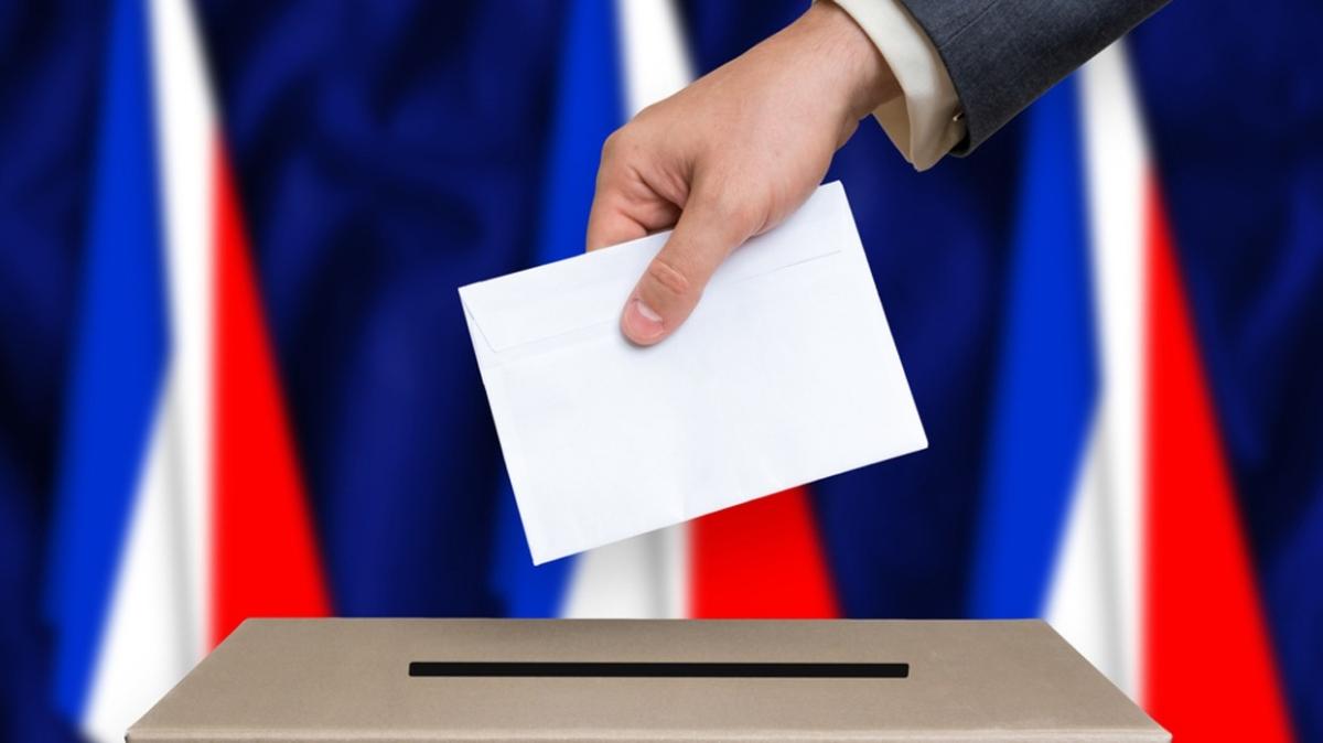 Fransa'da halk cumhurbaşkanını seçmek için sandık başında!