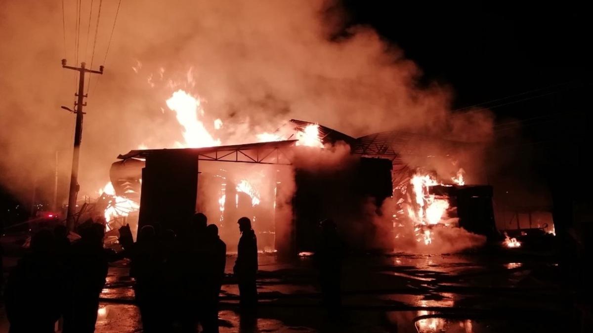Yalova'da bir kereste fabrikasında korkutan yangın