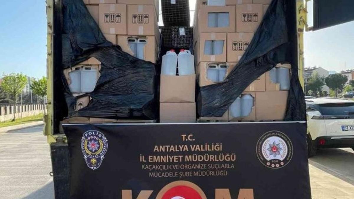 Antalya'da operasyon! 2 bin litre sahte alkol ele geirildi