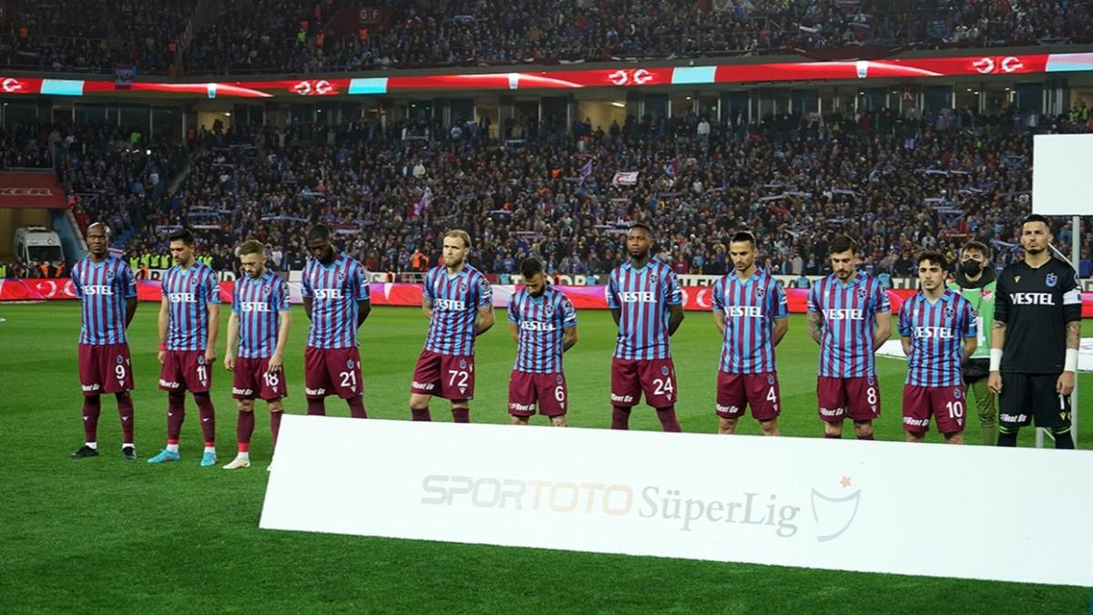 Trabzonspor'un ampiyonluu ertelenebilir! TFF'den fla toplant