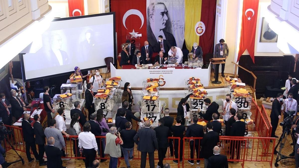 Galatasaray'da yelerden tarihi protesto