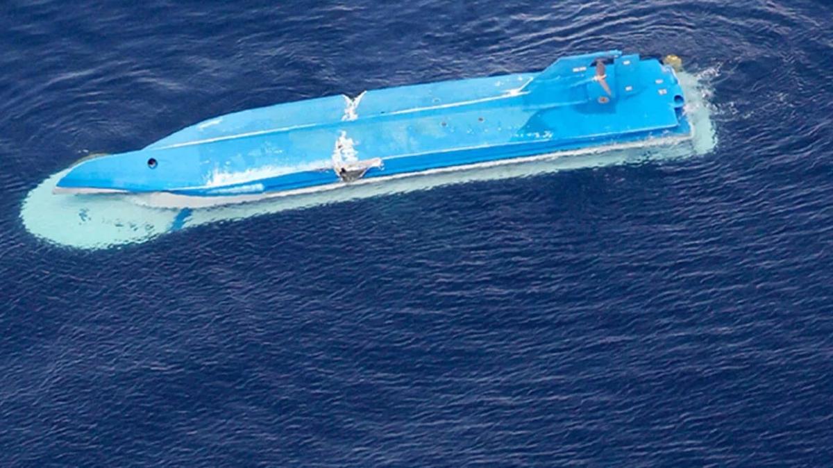 Japonya'da Hokkaido aklarnda 26 yolcusu ile kaybolan teknenin enkazna ulald