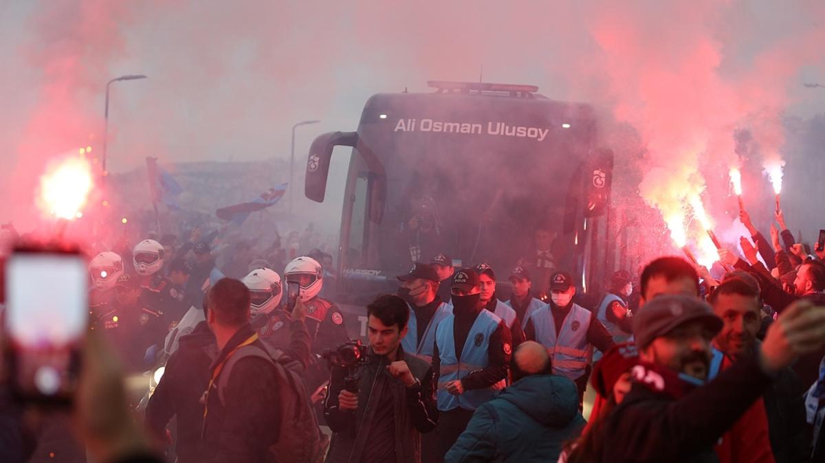 Trabzon'da sevgi seli... Kafile 40 dakikada stada ulat