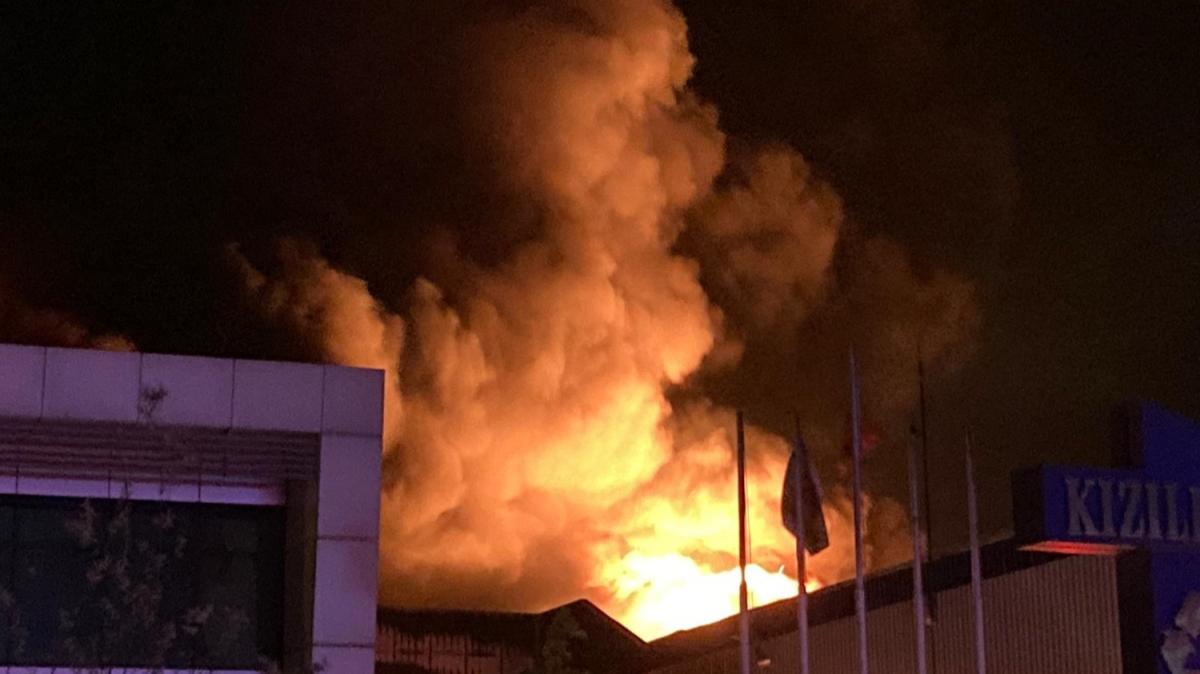 Gaziantep'te fabrika yangını! Çok sayıda itfaiye sevk edildi