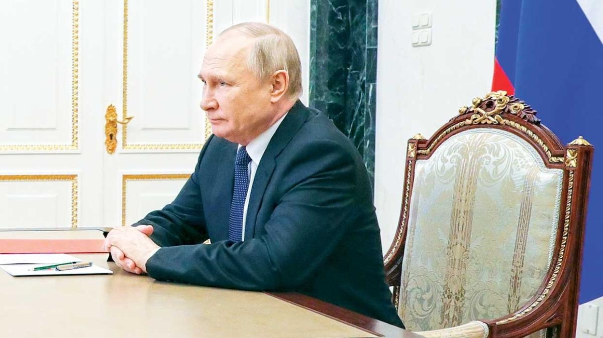 Putin ynetimi Babakana brakt... Tamamen savaa odakland