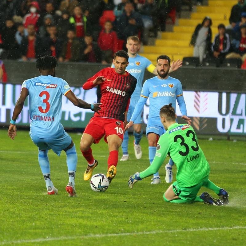 Gaziantep FK 1 puanı aldı Süper Lig'de kaldı!