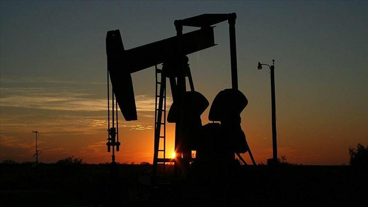 Brent petroln varil fiyat 111,59 dolar