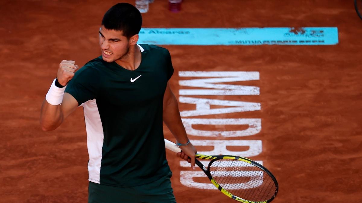 19 yandaki Alcaraz, Novak Djokovic'i yenerek Madrid'te finale kt