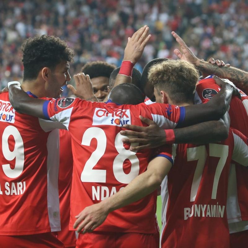 Nuri Şahin'li Antalyaspor durdurulamıyor! Konyaspor galibiyeti ile rekor kırdılar