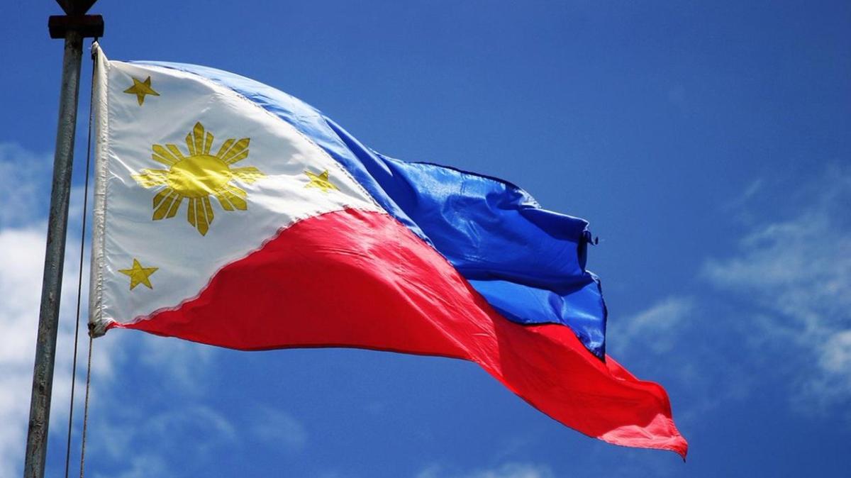 Filipinler'de seimi Marcos kazand
