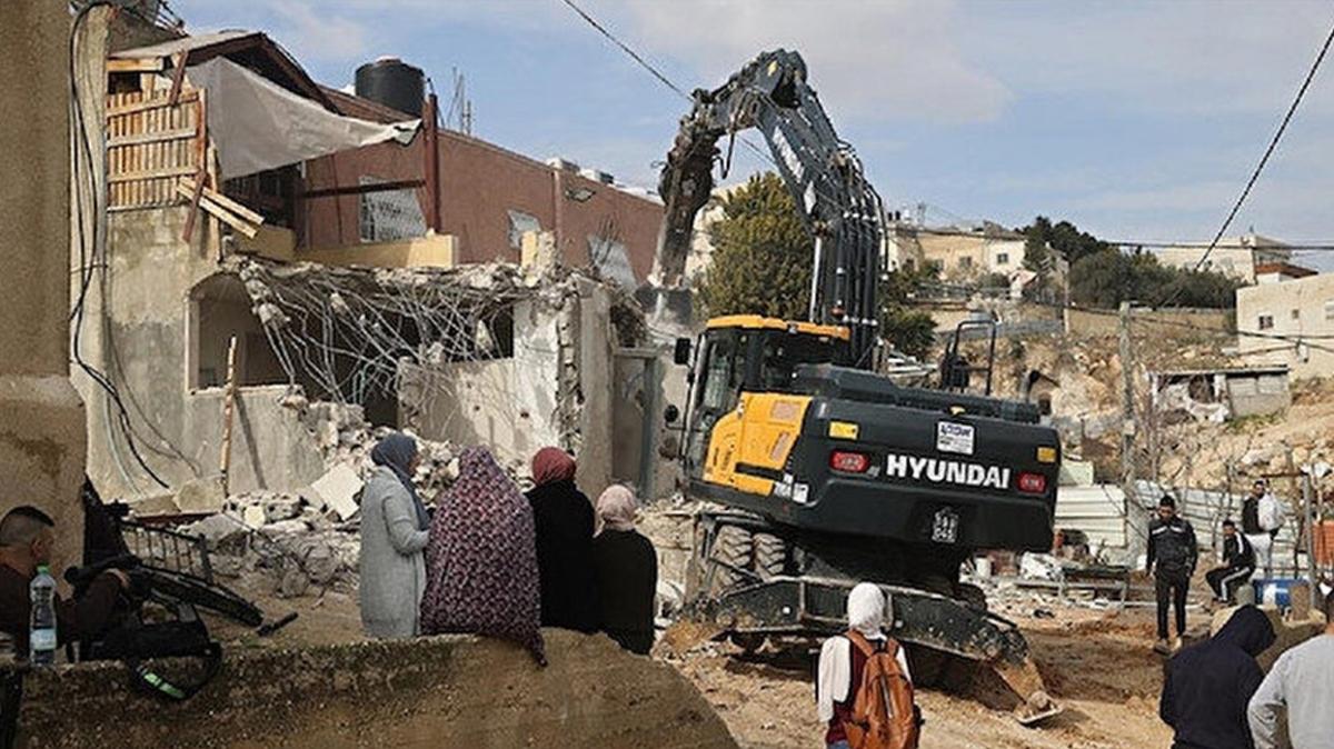 İsrail, Filistinlilere ait 8 evi yıktı