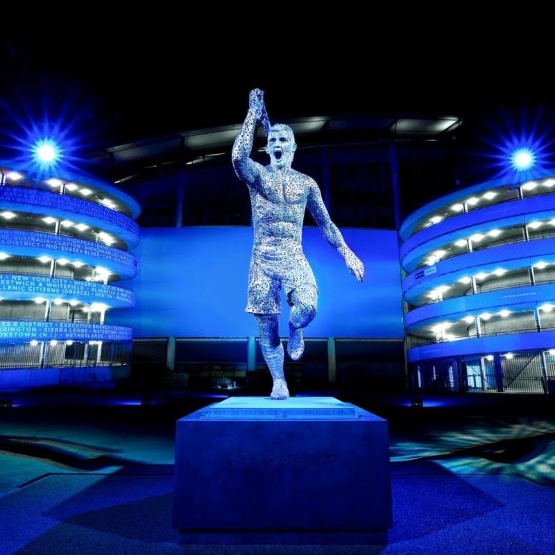 Tarihi golün 10'uncu yılında Kun Agüero'nun heykeli dikildi