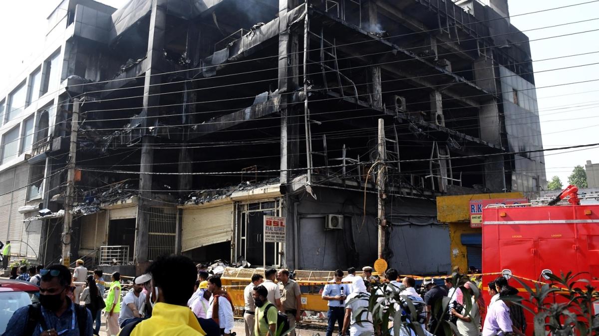 Hindistan'da yangın faciası: 27 ölü, 40 yaralı