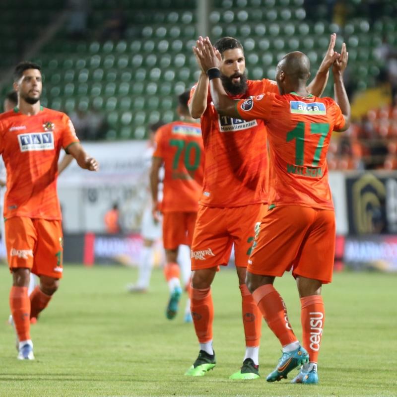 Aytemiz Alanyaspor Avrupa yolunda kazanmaya devam ediyor! Gaziantep FK'yi 3 golle geçtiler