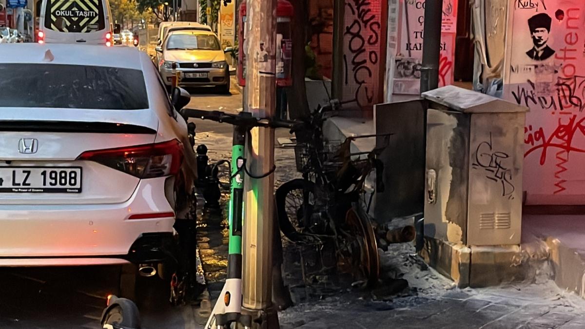 stanbul'da motosikletler kundakland! Sulu yakaland