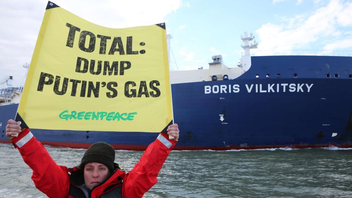Greenpeace Rusya yakt tayan tankerin ngiltere'ye sokmad