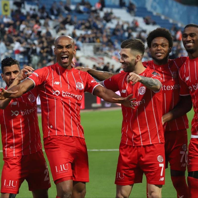 Antalyaspor Avrupa'da zirveye oynuyor! Lider Liverpool