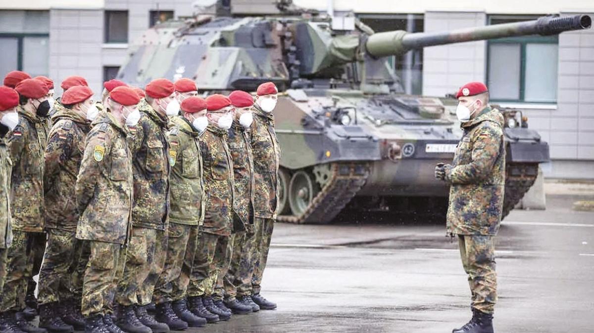 Alman ordusunda mhimmat bitiyor