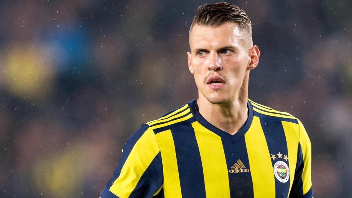 Martin Skrtel futbolu brakt: Srt arlarm izin vermiyor